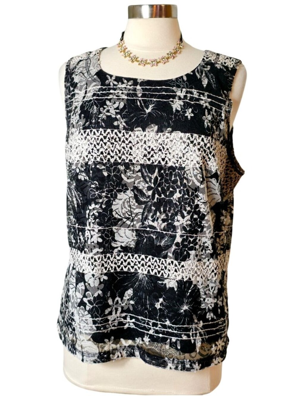 Womens XL Sleeveless Lace Top Black White Floral Textured Stretch Boho Chic West - Picture 7 of 7